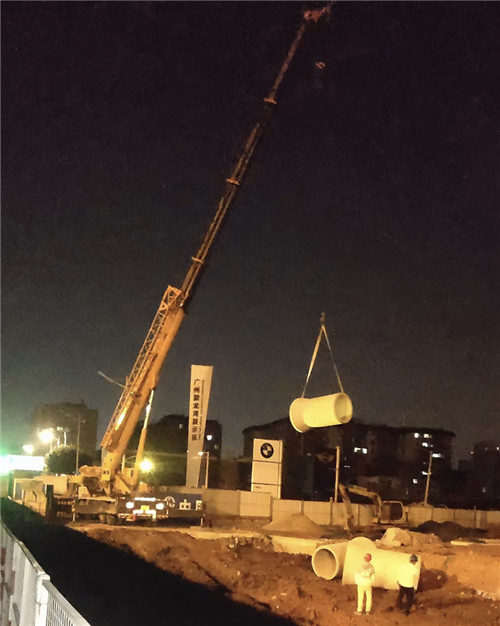 山丹县“弯臂矫正”—— 吊车的 “形变补偿” 技术