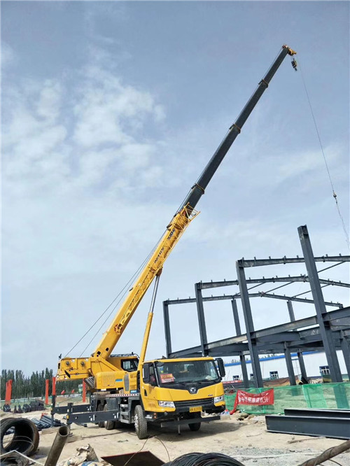 山丹县超高层建筑钢结构吊装案例